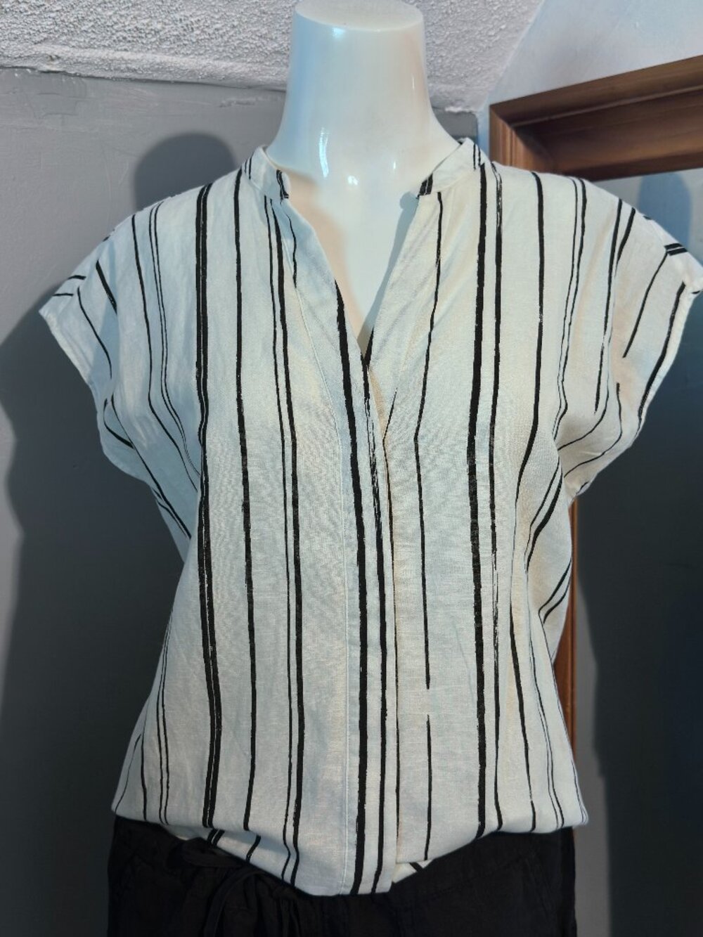 NWT Banana Republic White Striped Sleeveless Button Up Blouse Size Small